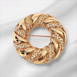 Vintage Goldtone and Rhinestone Spirall Wreath Brooch
